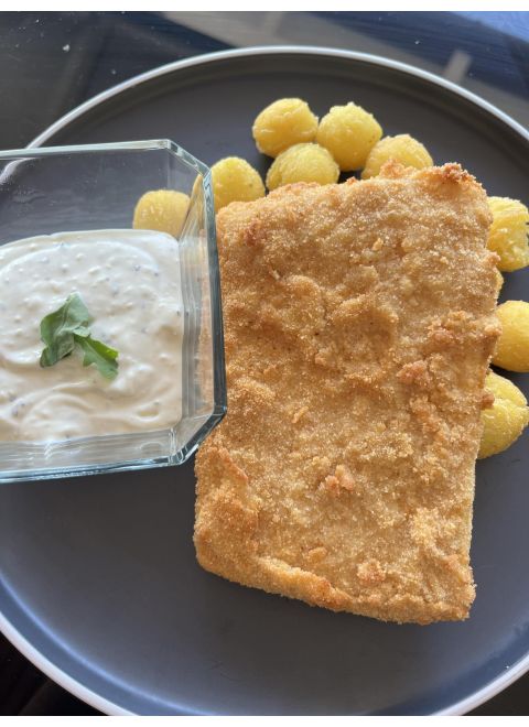 Vyprážaný syr 120g, zemiakové krokety, tatárska omáčka